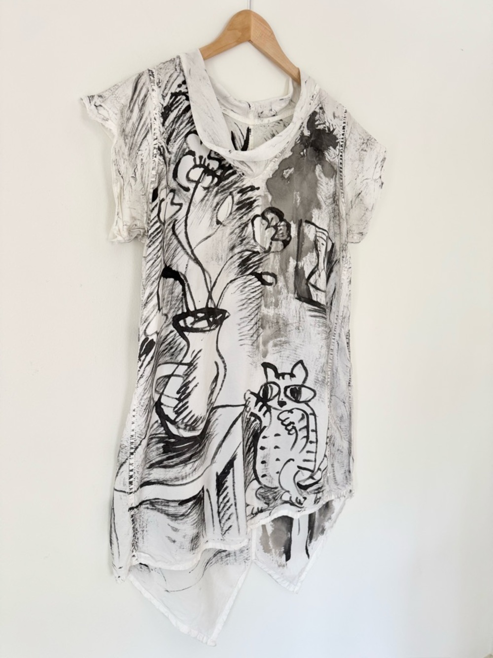 Skifo White Short-Sleeve Tunic Dress with Black Sketch Novelty Cat Print, Size M - Picture 3 of 12